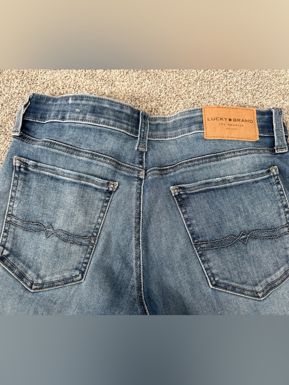 Lucky Brand Women's Straight Cropped Jeans in Medium Blue Wash Size 6 - Picture 3 of 9